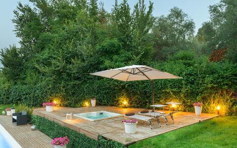 Villa Rossa 12: Jardin, Piscine, Mobilier De Jardin, Meubles, Parapluie, Arrière-Cour, Pot De Fleur, Tableau De Plein Air, Recours, Chaise