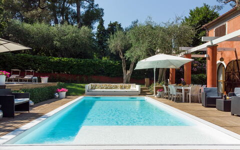 Villa Rossa 12: Piscine, Recours, Composite, Eco Hôtel, Jardin, Caractéristique De L'Eau, Pot De Fleur, Loisir, Mobilier De Jardin, Ombre