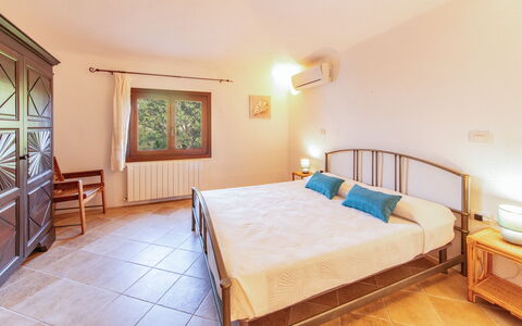 Villa Isa 6: Design Intérieur, Sol, Sol, Meubles, Bois, Plafond, Lit, Pièce, Chambre, Domicile