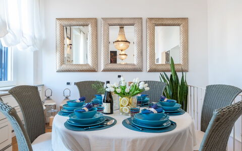 Villa Callari 6+2: Meubles, Design Intérieur, Table, Vaisselle, Chaise, Salle À Manger, Pièce, Textile, Éclairage, Table Cuisine Et Salle A Manger