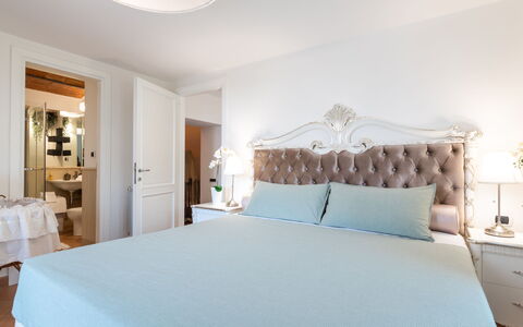 Villa Callari 6+2: Meubles, Lit, Design Intérieur, Chambre, Literie, Bois, Drap De Lit, Pièce, Linge, Domicile