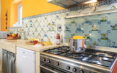 Villa le Logge 12: Cuisine, Design Intérieur, Comptoir, Cuisinière, Tuile, Cabinetry, Le Fourneau, Principaux Appliance, Appareil De Cuisine, Gaz Poele