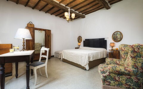 Villa le Logge 12: Meubles, Mur, Chambre, Design Intérieur, Lit, Drap De Lit, Sol, Literie, Cadre, Pièce