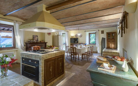 Villa Il Baiocco 8: Meubles, Bois, Design Intérieur, Table, Domicile, Sol, Éclairage, Pièce, Plafond, Cuisine