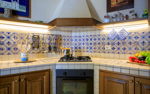 Villa Terra del Sole 8: Cuisine, Sol, Design Intérieur, Sol, Tuile, Comptoir, Pièce, Appareil De Cuisine, Cuisinière, Gaz Poele