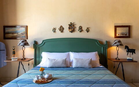 Villa Terra del Sole 8: Meubles, Design Intérieur, Chambre, Lit, Bois, Literie, Textile, Linge, Drap De Lit, Pièce