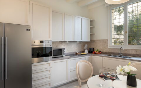 Villa Pergola 8: Cuisine, Appareil De Cuisine, Meubles, Design Intérieur, Comptoir, Cabinetry, Sol, Principaux Appliance, Bois, Domicile