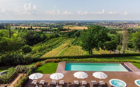 Villa Pergola 8: Piscine, Lot Terre, Recours, Jardin, Mobilier De Jardin, Biens, Eco Hôtel, Plantation, Aménagement Paysager, Pelouse