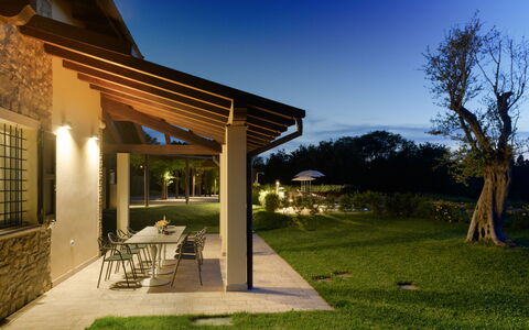 Villa Pergola 8: Domicile, Zone Résidentielle, Maison, Toit, Lot Terre, Biens, Ombre, Chalet, Porche, Jardin