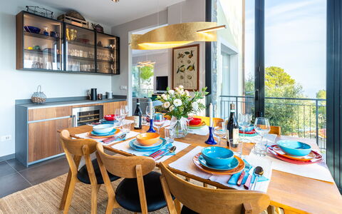 Villa nel Blu 8: Meubles, Design Intérieur, Table, Table Cuisine Et Salle A Manger, Chaise, Salle À Manger, Pièce, Appartement, Restaurant, Plante D'Appartement