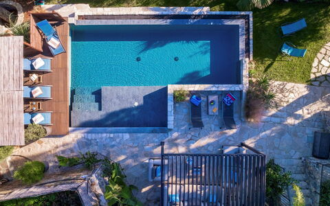Villa nel Blu 8: Bleu, Piscine, Mobilier De Jardin, Recours, Meubles, Balancelle, Chaise, Composite, Loisir, Eco Hôtel