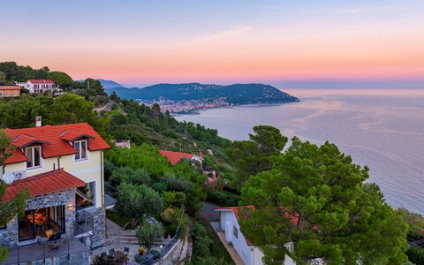 Villa nel Blu 8: Bleu, Horizon, Côte, Maison, Paysage, Mer, Cotiers Et Relief Océaniques, Domicile, Océan, Chalet
