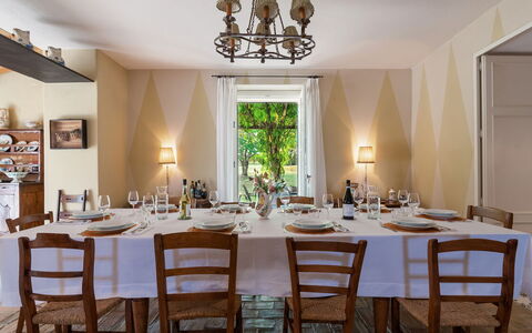 La Casa nei Vigneti 10: Meubles, Design Intérieur, Chaise, Table, Salle À Manger, Table Cuisine Et Salle A Manger, Plafond, Vaisselle, Textile, Pièce
