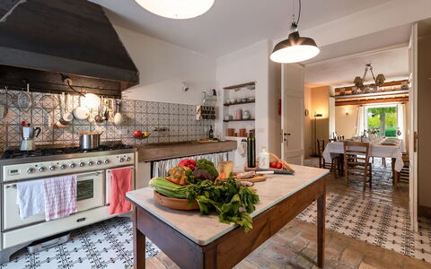 La Casa nei Vigneti 10: Cuisine, Design Intérieur, Sol, Meubles, Comptoir, Sol, Cuisinière, Plafond, Éclairage, Pièce