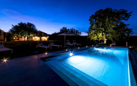 La Casa nei Vigneti 10: Piscine, Bleu, L'Eau, Recours, Réflexion, Caractéristique De L'Eau, Éclairage Paysager, Composite, Crépuscule, Eco Hôtel