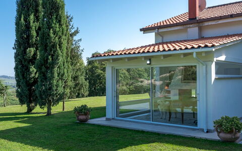 Villa Bubi 8+1: Domicile, Toit, Porte, Structure En Plein Air, Chalet, Ombre, Porche, Jardin, Biens, Batiments Jardin