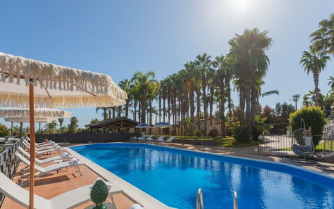 Villa Ingrid 12: Recours, Ombre, Eco Hôtel, Tropiques, Hôtel, Mobilier De Jardin, Ville Resort, Piscine