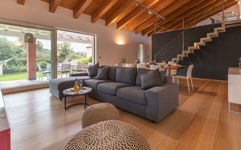 Villa Kimia 8: Design Intérieur, Meubles, Sol, Bois, Sol, Canapé, Plafond, Salon, Domicile, Pièce