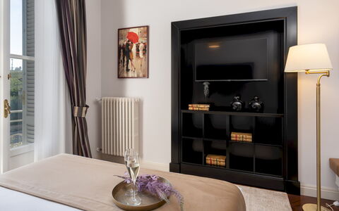 Villa Irma 10: Meubles, Design Intérieur, Mur, Pièce, Bois, Télévision, Sol, Domicile, Sol, Éclairage