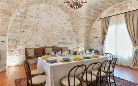 Masseria Tarsia Incuria 8+4: Meubles, Design Intérieur, Plafond, Table, Salle À Manger, Sol, Éclairage, Table Cuisine Et Salle A Manger, Chaise, Luminaire