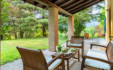 Tenuta Contessa Chiara 17: Meubles, Bois, Porche, Chaise, Mobilier De Jardin, Table, Jardin, Domicile, Ombre, Tableau De Plein Air