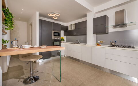 Dama dei Venti 6+2: Cuisine, Comptoir, Appareil De Cuisine, Meubles, Design Intérieur, Cabinetry, Sol, Principaux Appliance, Bois, Plafond