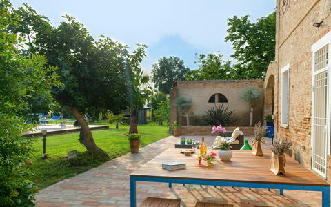 Villa Rustica 8: Meubles, Chaise, Mobilier De Jardin, Table, Jardin, Tableau De Plein Air, Brique, Arrière-Cour, Patio, Ombre