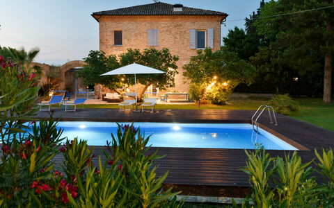 Villa Rustica 8: Piscine, Recours, Mobilier De Jardin, Balancelle, Parapluie, Zone Résidentielle, Meubles, Eco Hôtel, Pot De Fleur, Thermes