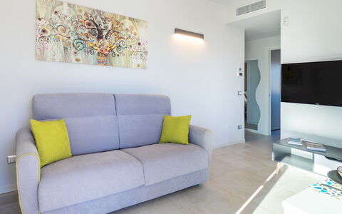 Tramonto Albese 4: Design Intérieur, Meubles, Sol, Appartement, Sol, Canapé, Salon, Pièce, Domicile
