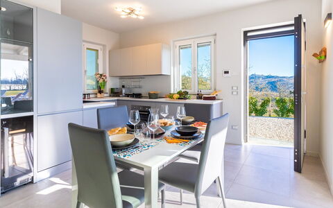 Tramonto Albese 4: Domicile, Meubles, Design Intérieur, Appartement, Chaise, Table Cuisine Et Salle A Manger, Cuisine, Plante D'Appartement, Comptoir, Principaux Appliance
