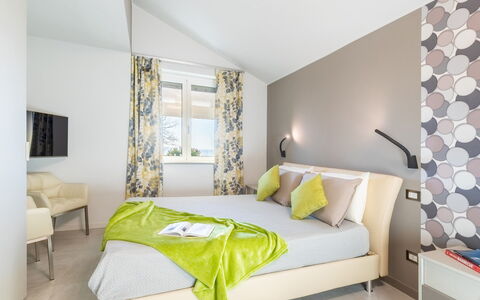 Tramonto Albese 4: Meubles, Design Intérieur, Sol, Sol, Chambre, Plafond, Domicile, Lit, Pièce, Textile