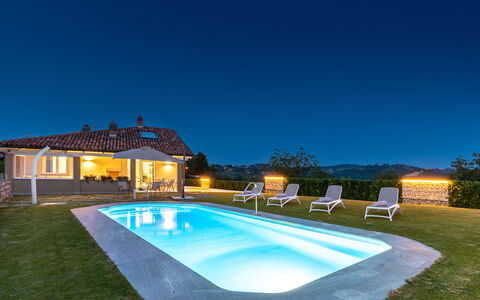 Tramonto Albese 4: Bleu, Piscine, Recours, Ferme, Biens, Eco Hôtel, Chalet, Villa, Hacienda, Aménagement Paysager