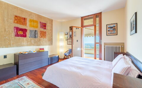 Villa degli Ulivi 8: Lit, Meubles, Design Intérieur, Sol, Sol, Chambre, Mur, Bois, Drap De Lit, Pièce