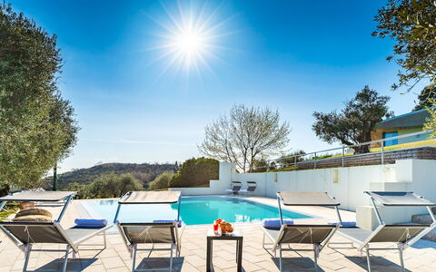 Villa degli Ulivi 8: Bleu, Piscine, Mobilier De Jardin, Recours, Chaise, Ombre, Balancelle, Aménagement Paysager, Eco Hôtel, Hôtel