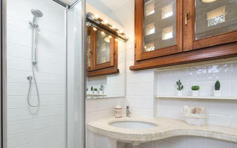 Il Fienile 4: Design Intérieur, Mur, Luminaire Plomberie, Sol, Salle De Bains, Robinet, Lavabo, Sol, Plomberie, Évier