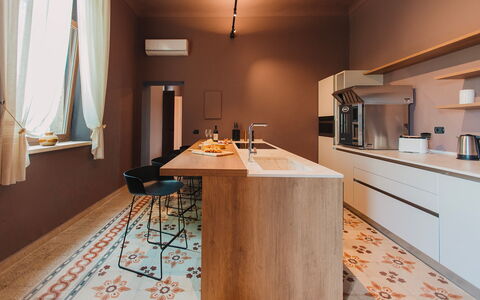 Villa Sumac 6: Design Intérieur, Sol, Meubles, Cuisine, Comptoir, Sol, Bois, Cabinetry, Domicile, Luminaire