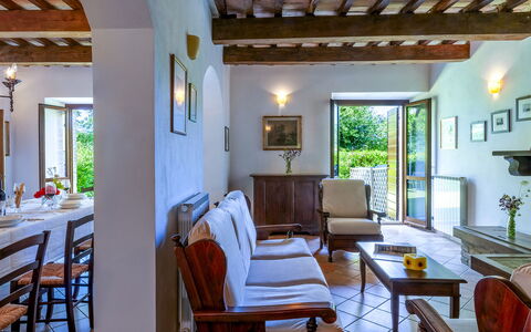 Villa Banci 8: Mur, Meubles, Chaise, Plante D'Appartement, Pot De Fleur, Table Cuisine Et Salle A Manger, Recours, Villa, Eco Hôtel, Salle À Manger