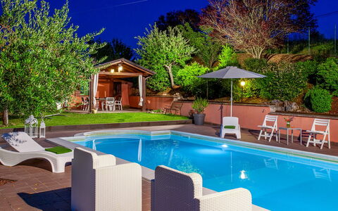 Villa Banci 8: Piscine, Recours, Jardin, Eco Hôtel, Loisir, Parapluie, Arrière-Cour, Aménagement Paysager, Mobilier De Jardin, Pot De Fleur