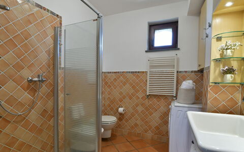 Villa Biddizza 10: Design Intérieur, Sol, Sol, Luminaire Plomberie, Pièce, Salle De Bains, Plafond, Éclairage, Plomberie, Robinet