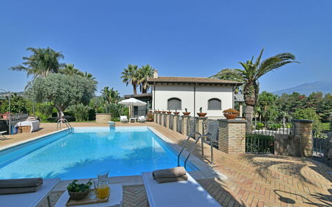 Villa Biddizza 10: Piscine, Recours, Eco Hôtel, Hacienda, Balancelle, Biens, Hôtel, Villa, Mobilier De Jardin