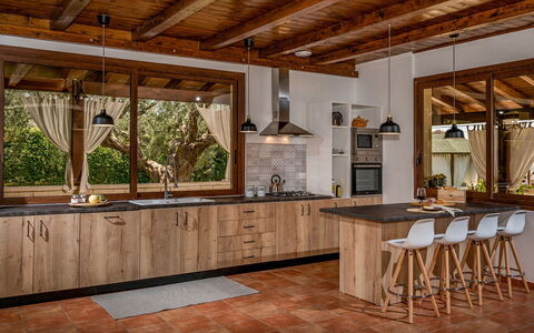 Villa Cutrera 8: Cuisine, Meubles, Bois, Sol, Design Intérieur, Cabinetry, Comptoir, Plafond, Sol, Parquet