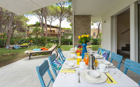 La Villa in Pineta 10: Mobilier De Jardin, Meubles, Jardin, Chaise, Ombre, Recours, Eco Hôtel, Pelouse, Cour, Arrière-Cour