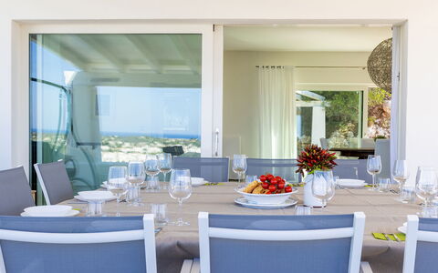 Villa Calypso 8: Meubles, Chaise, Design Intérieur, Table, Salle À Manger, Table Cuisine Et Salle A Manger, Vaisselle, Éclairage, Sol, Pièce