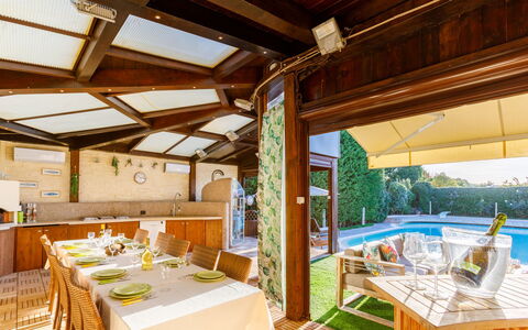 Villa Alais 8: Bois, Sol, Sol, Design Intérieur, Recours, Meubles, Piscine, Tache De Bois, Plafond, Eco Hôtel