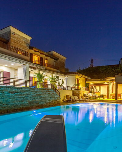 Villa Alais 8: Bleu, Piscine, Nuit, Zone Résidentielle, Recours, Éclairage, Domicile, Électricité, Eco Hôtel, Éclairage Paysager