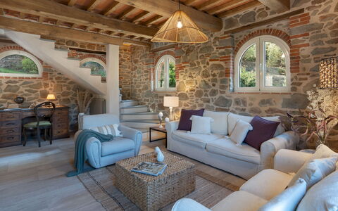 Villa Carlotta 8: Meubles, Design Intérieur, Sol, Canapé, Table, Chaise, Plafond, Sol, Domicile, Salon
