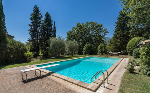 Casale le Querce di Cetona 8: Piscine, Bleu, Recours, Ombre, Loisir, Caractéristique De L'Eau, Eco Hôtel, Thermes, Jardin, Biens