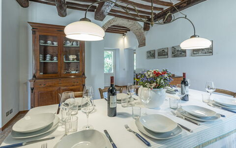 Casale le Querce di Cetona 8: Meubles, Design Intérieur, Plafond, Table, Chaise, Table Cuisine Et Salle A Manger, Salle À Manger, Pièce, Éclairage, Luminaire