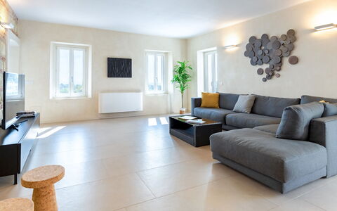 Villa Boemia 10: Meubles, Design Intérieur, Canapé, Sol, Sol, Mur, Salon, Pièce, Bois, Plafond