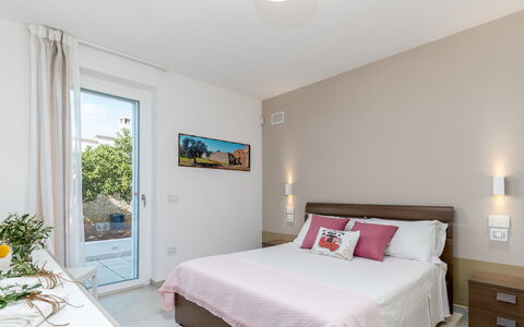 Villa i Chiani 8: Meubles, Design Intérieur, Sol, Bois, Lit, Chambre, Sol, Plafond, Textile, Pièce